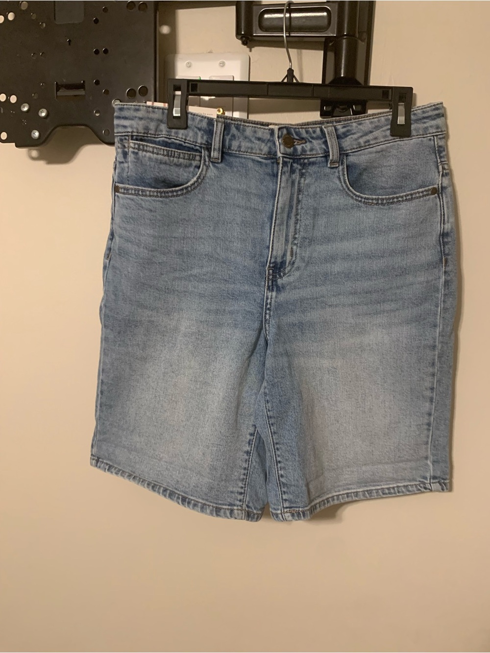 New Wrangler Light Wash Denim Bermuda Shorts. Size 8